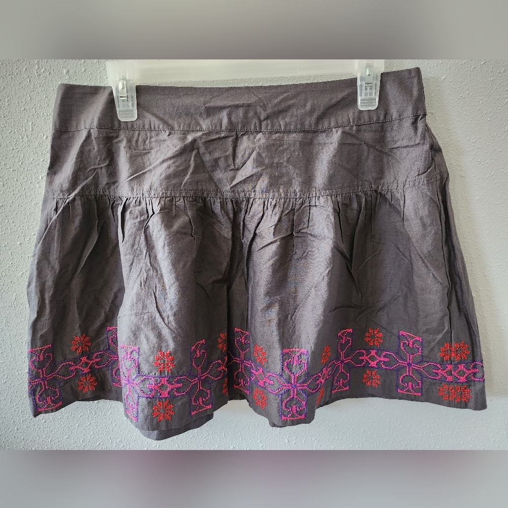 NWOT American Eagle grey with pink and purple embroidery mini skirt. Size L